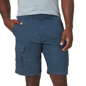 Wrangler men's size 42 blue relaxed fit cargo shorts